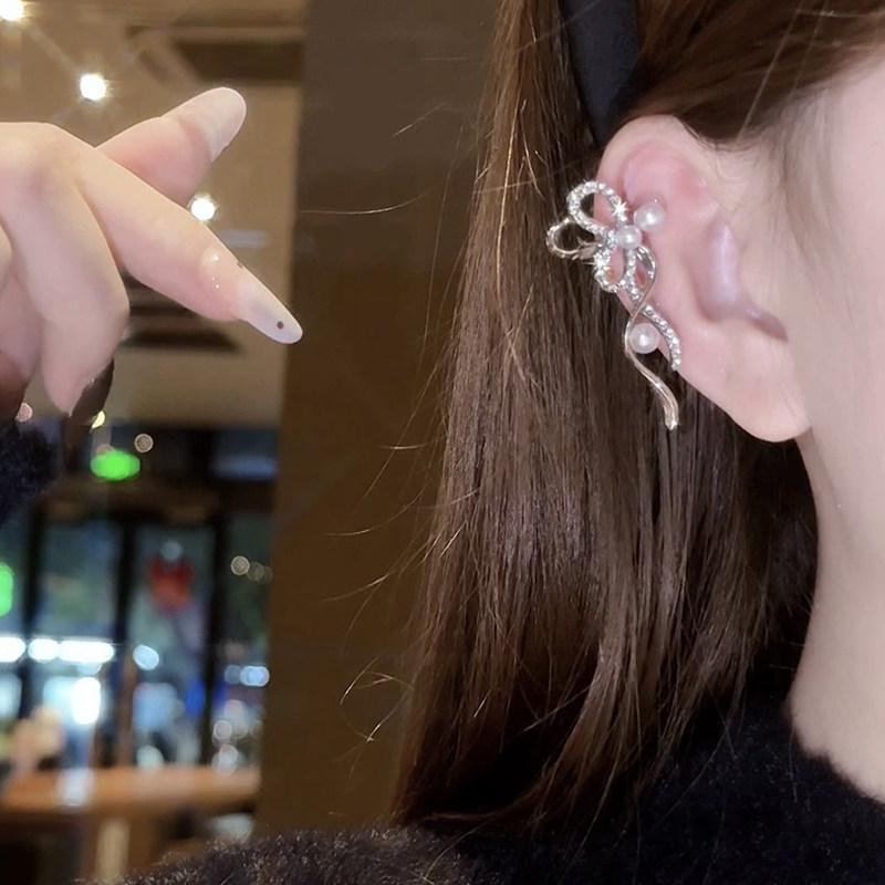 Luxurious Zirconia Pearl Hollow Ear Clip for Women: Exquisite High-End Cartilage Earring