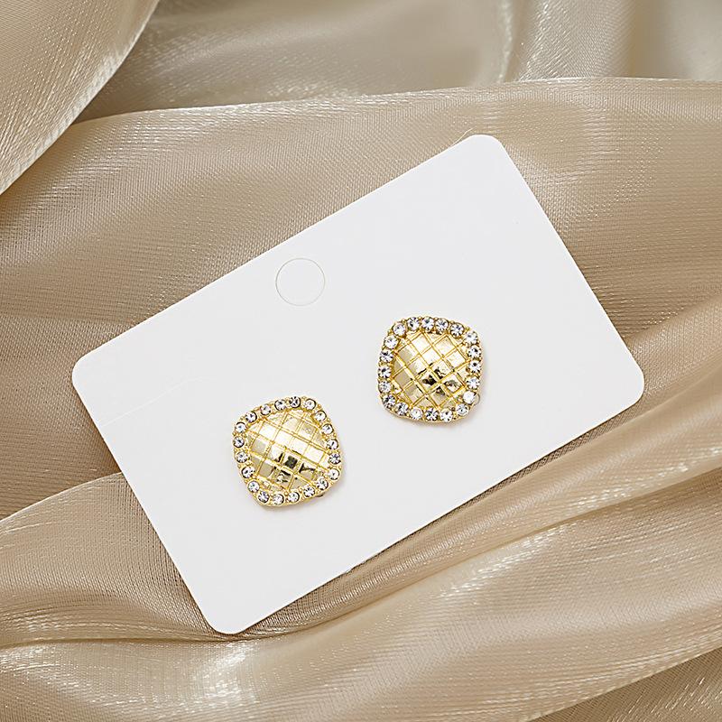 Premium Sense Cold Exaggerated Metal Pleated Geometric Earrings, Personalized Retro French Flower Peach Heart Earrings