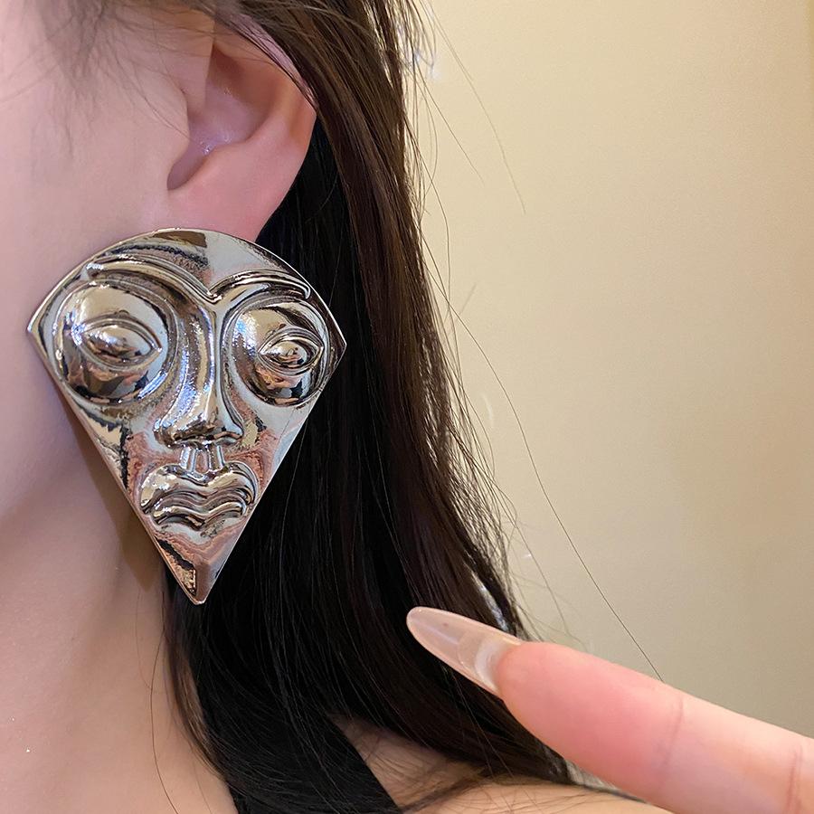 Vintage Metal Face Stud Earrings Women Exaggerated Fan Shaped Earrings Stylish Daily Wear Party Holiday Exquisite Jewelry Gifts
