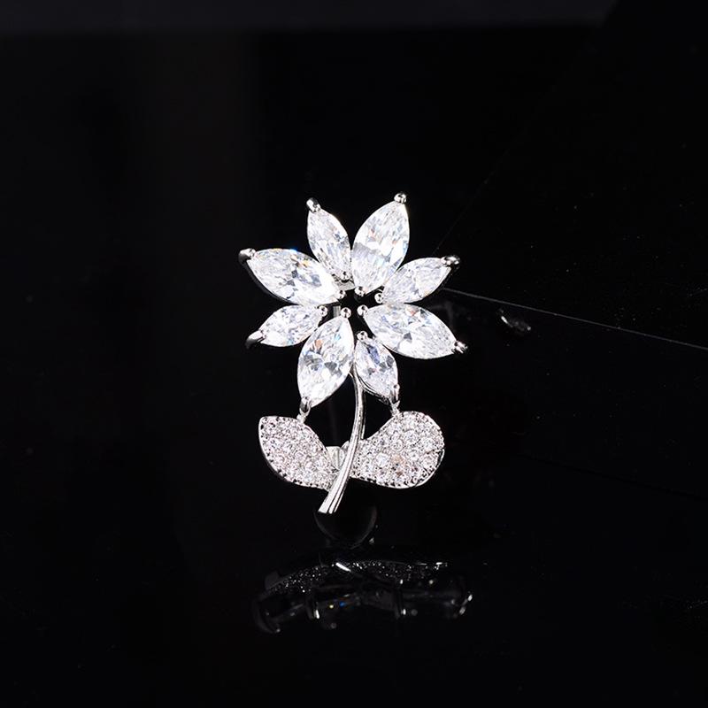 Broșă Elegantă cu Zircon Micro-Incrustat: Accesoriu de bijuterie la modă, potrivit pentru orice ținută, pentru vară