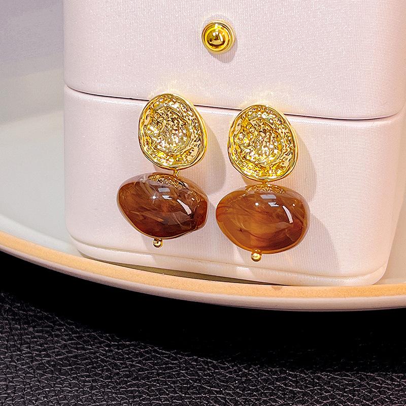 French Retro Metal Texture Pleated Amber Geometric Oval Earrings Tide Light Luxury Earrings Women
