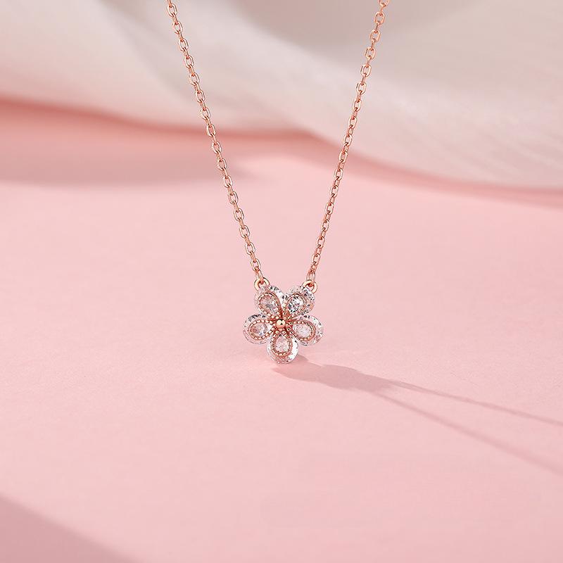 Collier de fleurs fraîches avec tempérament simple et sens de niche de la chaîne de clavicule pour femme