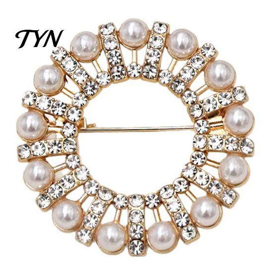 Clothing Decoration Pin Faux Pearl Rhinestone Ring Brooch, Hollow Circle Alloy Lapel Pin, Coat Brooch Sweater Cardigan Suits Accessories, Jewelry Gift