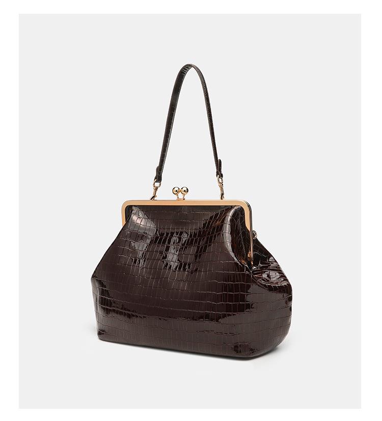 Trendy Large Capacity Women's Clasp Handbag - Versatile and Stylish Single Shoulder Bag