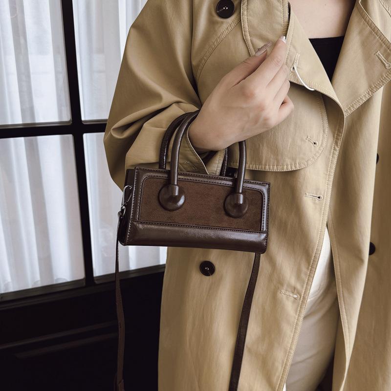 Go out handbag women's 2025 new high-end retro suede shoulder bag commuter messenger small square bag