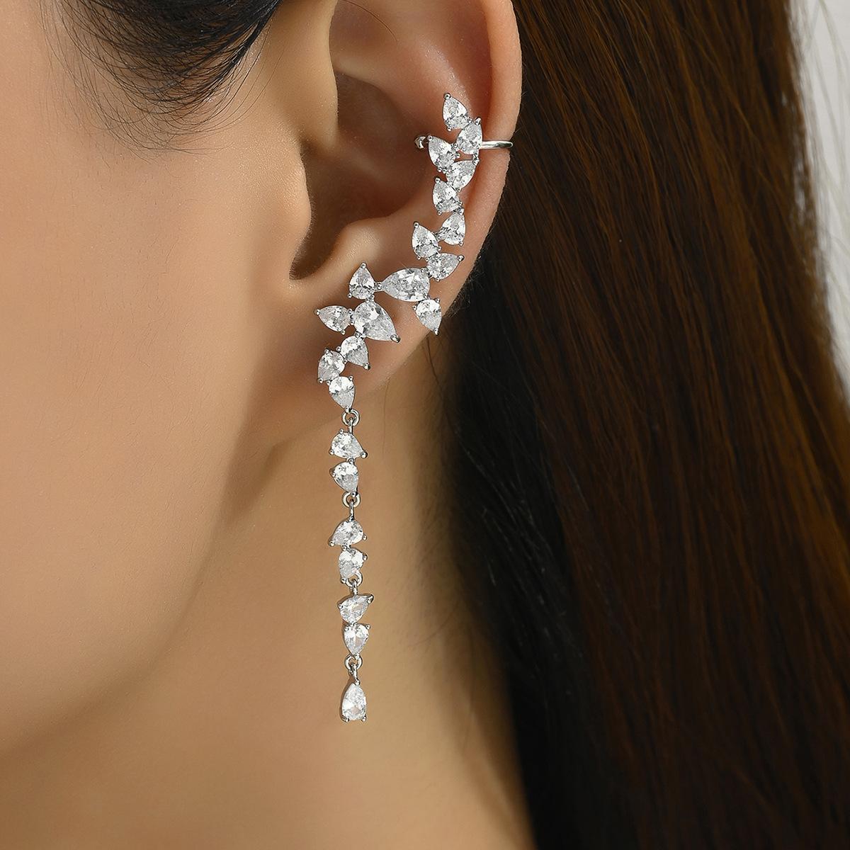 

Trendy and High-end, Niche Design, Long Chain Ear Clip Earrings, Integrated Light Luxury Earrings срібний