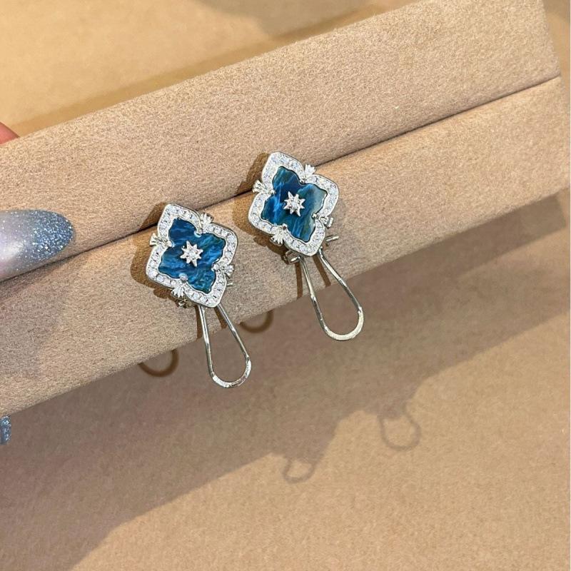 Vintage Italian Buchi Clover Blue Phosphorus Grey Necklace Bracelet Earrings Flower Set Premium Versatile Jewelry