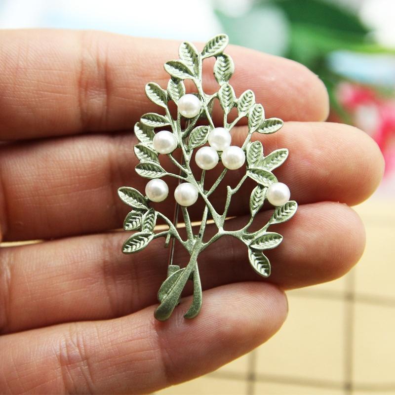 Vintage Simple Green Plant Tree Brooches Pearl Brooches Pin Female Coat Clothing Silk Scarf Accessories Holiday Gift