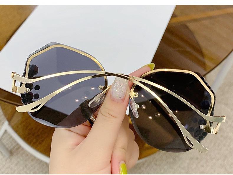 2025 Fashion Rimless Sunglasses with Rhinestone Diamond Inlay