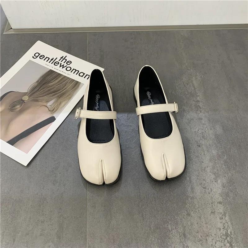 Autumn Women New Split Toe Mary Jane Flats Outdoor Anti Skid Ladies Pumps Female Retro Daily Novelty Solid Shoes Zapatos