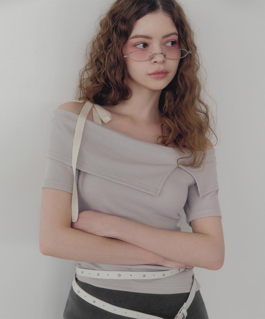 Teuwi Petite Strap One-Shoulder Short Sleeve T-Shirt