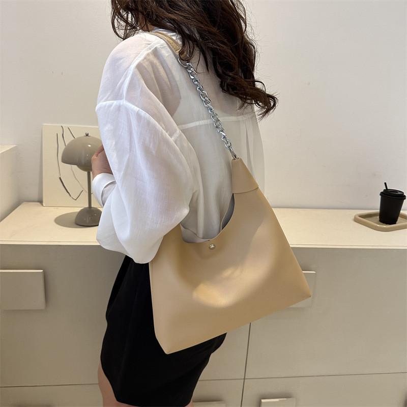 Trendy Pu Tote Bag In Fashionable Black White Or Khaki Ideal For Everyday Use