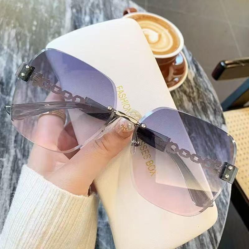 2025 Retro Large Frame Rimless Sunglasses with High-End Chain