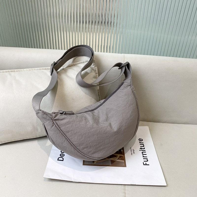 Niche Casual Men's and Women's Nylon Dumpling Bag Student Shoulder Bag Versatile Fashion New Trendy Leisure Bag