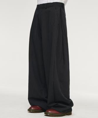 SIGNATURE Multi-Tuck Wide Slacks [Black Stripe]