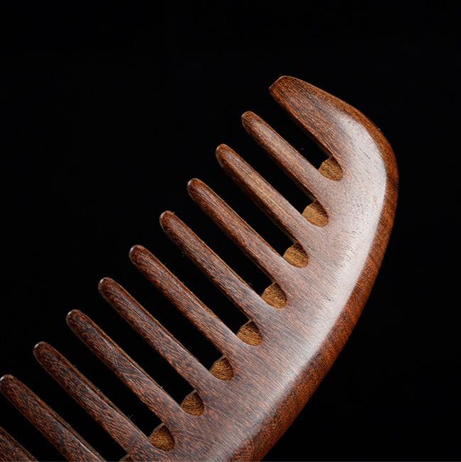 Black Gold Sandalwood Hair Comb for Smooth Ladies' Massage and Hairdressing - Ideal Gift for Girls