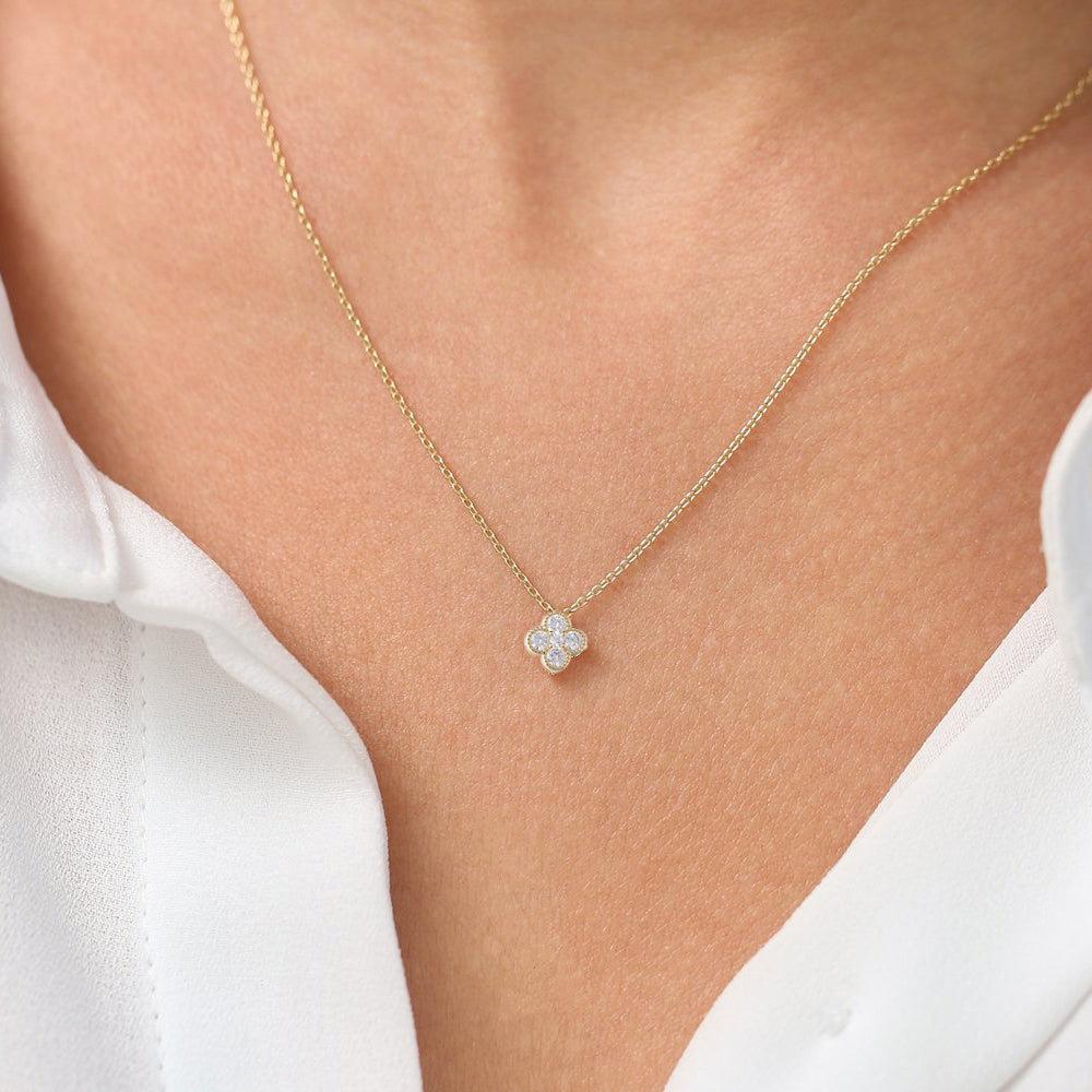 Four Leaf Clover Necklace Women's Light Luxury Ins Simple and Versatile Small Fresh Flower Collarbone Chain