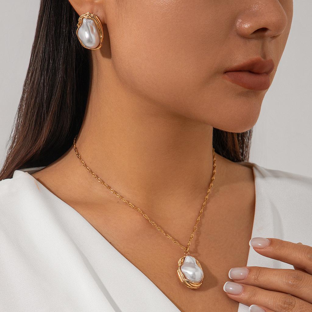 Accessories French Irregular Alloy Collarbone Chain Set Stylish Elegant Pearl Pendant Necklace Women