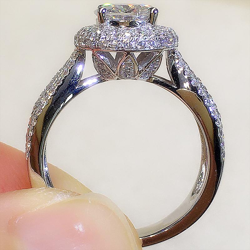 Huitan Dazzling Cubic Zirconia Rings Female Modern Aesthetic Wedding Band Jewelry Charming Brilliant Chic Fashion Party Jewelry