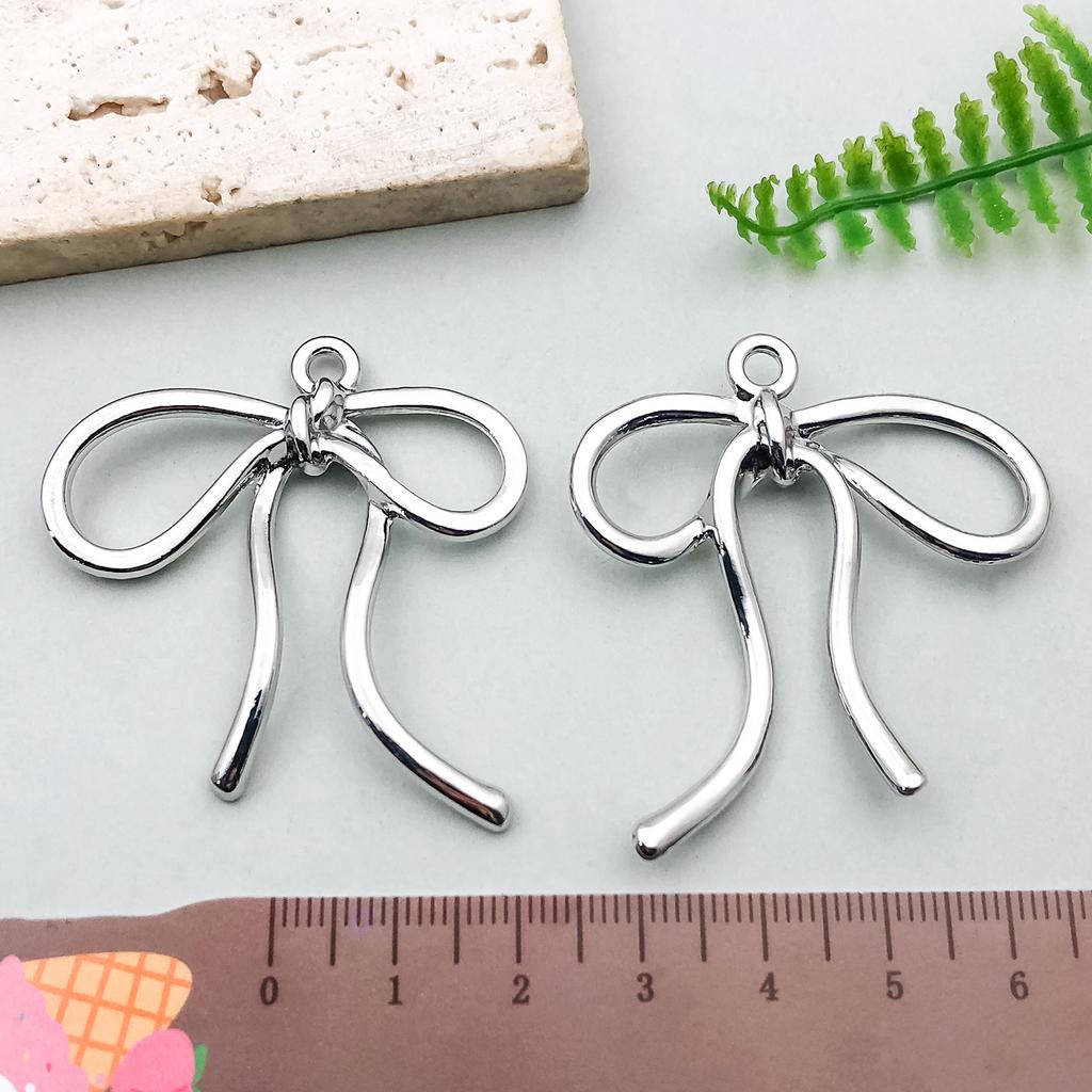 Hängender Vergoldeter Farbechthaltender Diy Schleife Hohl Anhänger Anhänger, Legierung Halskette, Armband, Ohrringe, Handgefertigter Schmuckzubehör