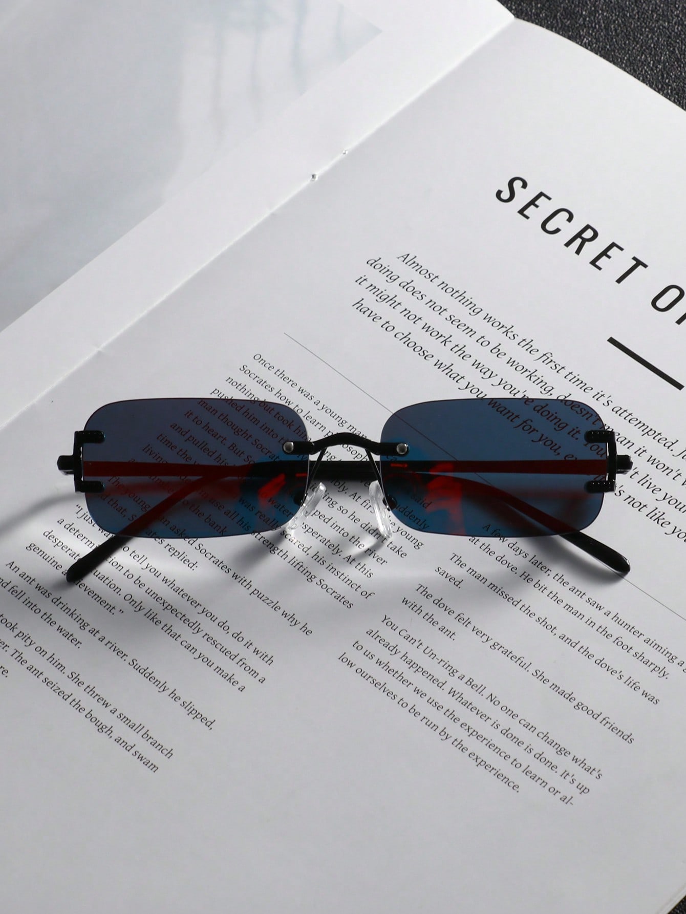 

Men s frameless fashion glasses, perfect for summer outdoor leisure, an ideal gift for friends, vintage accessory, beach accesso красный