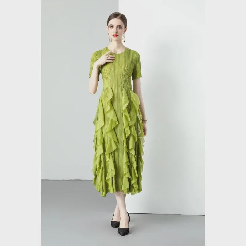 Miyake 2024 Plisowana sukienka z falbaną: Okrągły dekolt, Długie i krótkie rękawy, Wysoki stan, Wąski krój, Elegancki design