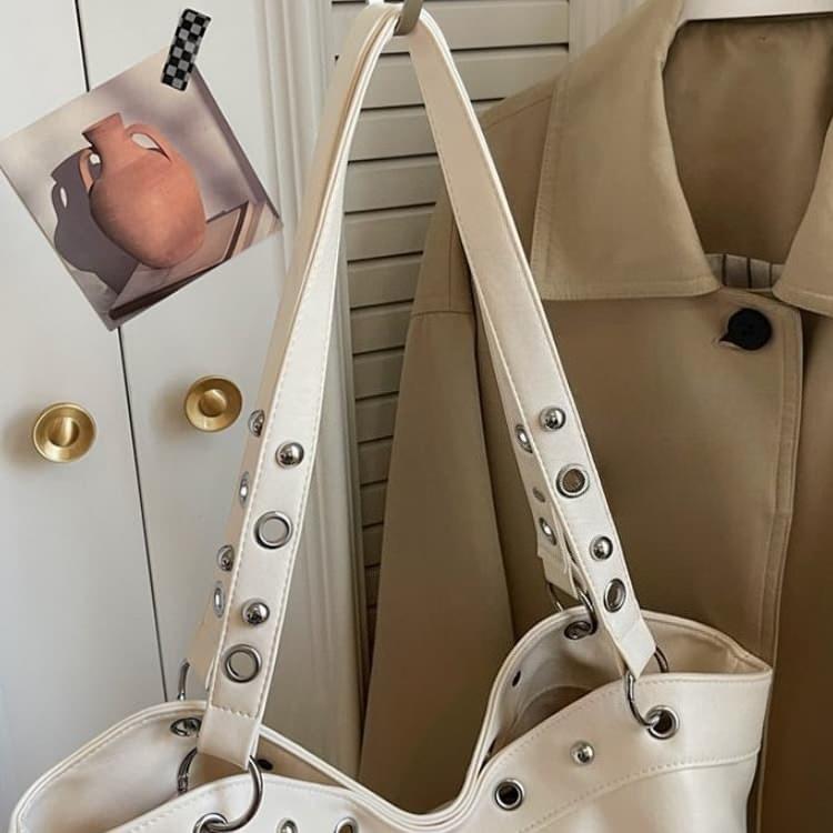 Rivet Decorative Large-capacity Bucket Bag Women's Shoulder Bag