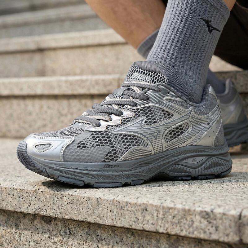 Mizuno Unisex D1GH2235-24 Road Running Shoes EU 43