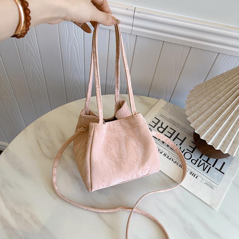 Chic Spring 2024 Fashion Underarm Bag Stylish Commuter Crossbody Bucket Bag For Women