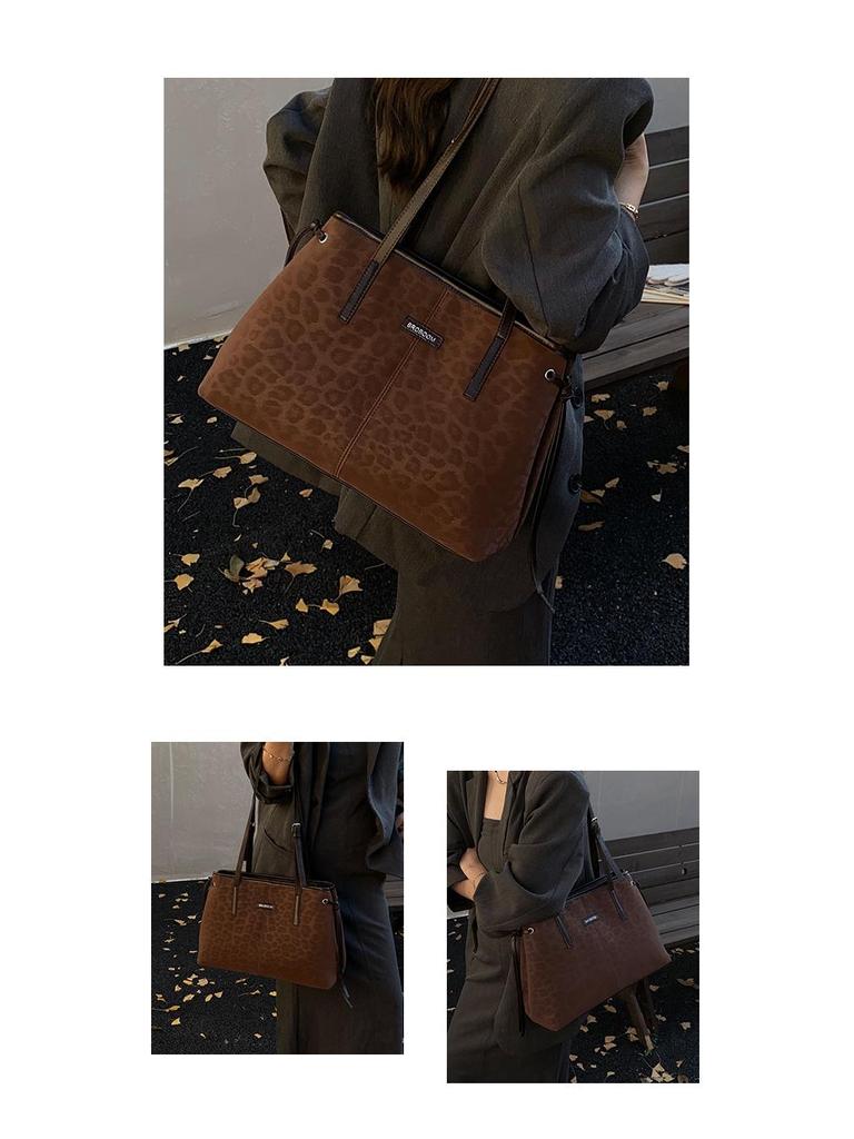 Women's Large-Capacity Retro Tote Bag - Versatile, Casual, Single Shoulder, Underarm Design for Autumn & Winter 2025 Work Commute.