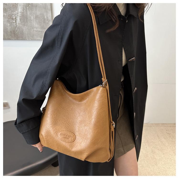 Large Capacity Vintage Style Faux Leather Bucket Bag Simple Solid Color Commuter Shoulder Crossbody Bag