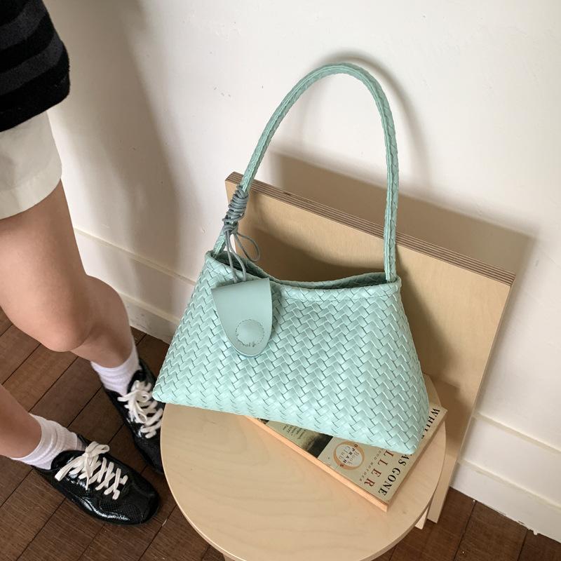 New Casual Woven Bag Women'S French Niche Temperament Hand Bag New Shoulder Underarm Simple Baguette Bag