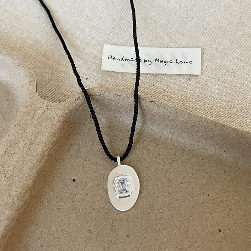 

Simple And Versatile Geometric Brushed Oval Metal Zircon Braided Rope Necklace Women S Niche Commuter Neck Chain Sweater Chain