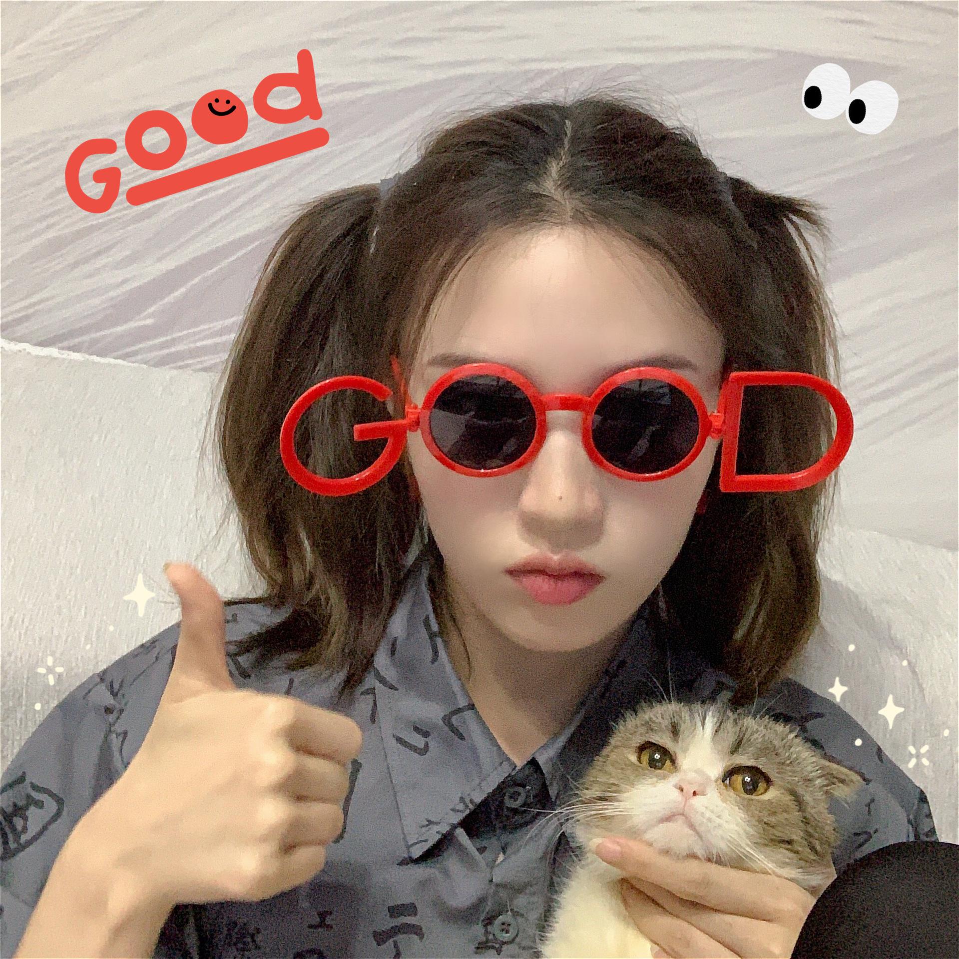 

Персоналізовані мультяшні сонцезахисні окуляри для випускних та днів народжень