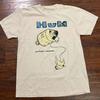 Weiß-blaues HUM Band-T-Shirt