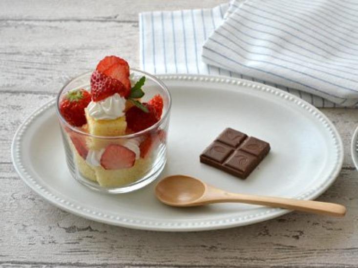 East Dotted Oval Matte Milk Plate, 24cm, Porcelain,