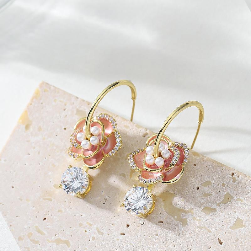 Korean version of gentle temperament fairy wind drip oil inlaid pearl camellia earrings light luxury high sense exquisite noble earrings