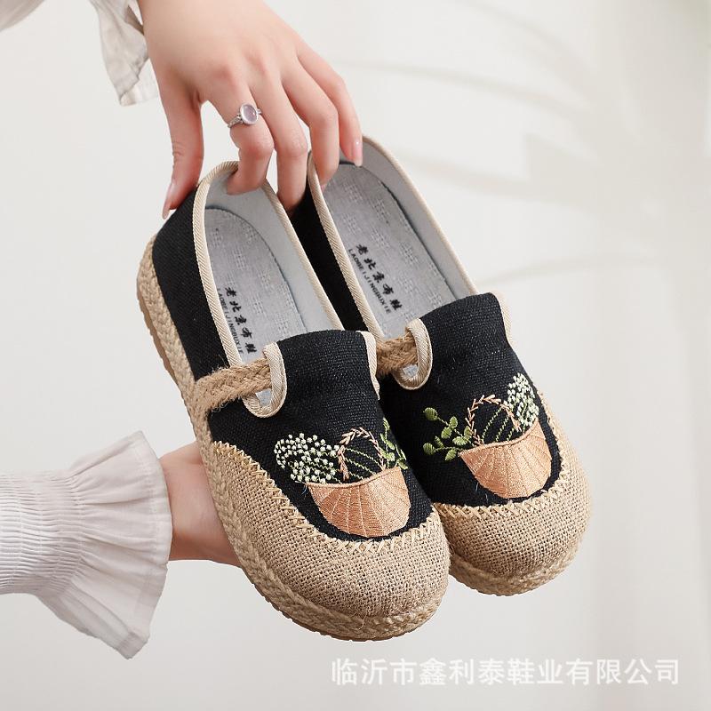 New spring and summer women's embroidered shoes with soft soles, round head and one pedal, flat bottom and shallow mouth canvas shoes