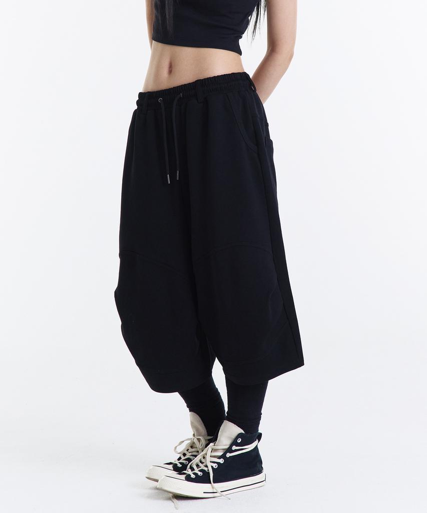 Gicheol Flow Knee Bermuda Sweat Pants (Black)
