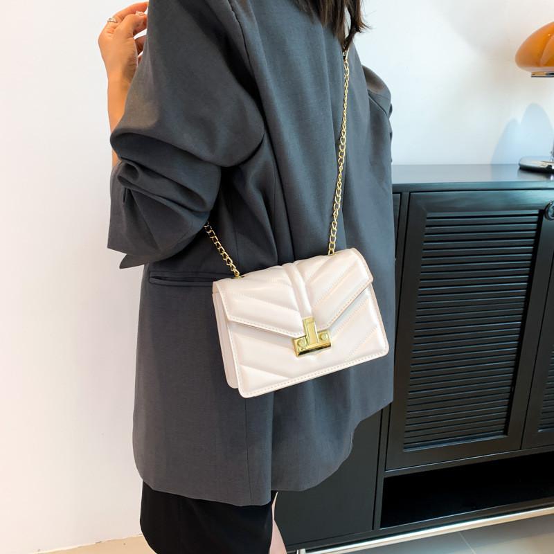 Fashionable Casual Retro Small Square Handbag With Stylish Chain Strap Design