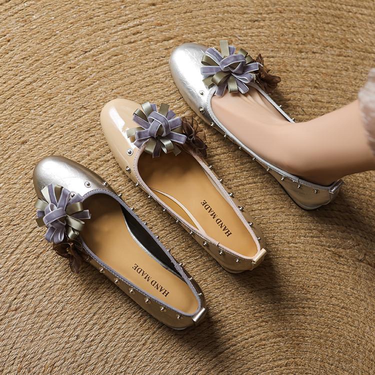 Fashion New Spring/Summer Patent Leather Women Pumps Shoes for Women Fashion Rivet Detachable Flower Round Toe Low Heel Women Loafers
