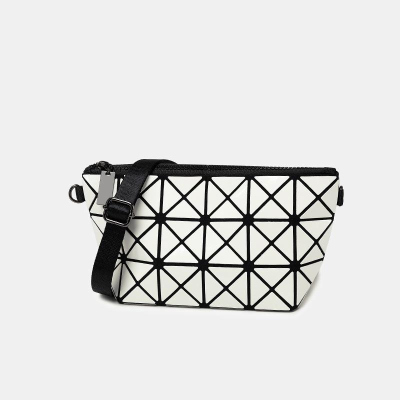Dámská letní taška Xiaoxiangfeng 2021 New Lingge Chain Bag Street Fashion taška na jedno rameno Messenger Bag