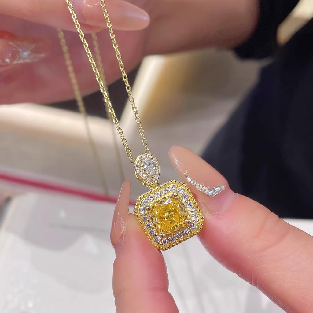 Flash Ice Flower Cut Sugar Cube Set Necklace High Carbon Diamond Pendant Yellow Diamond Ring Luxury Full Diamond Color Treasure Earrings Women
