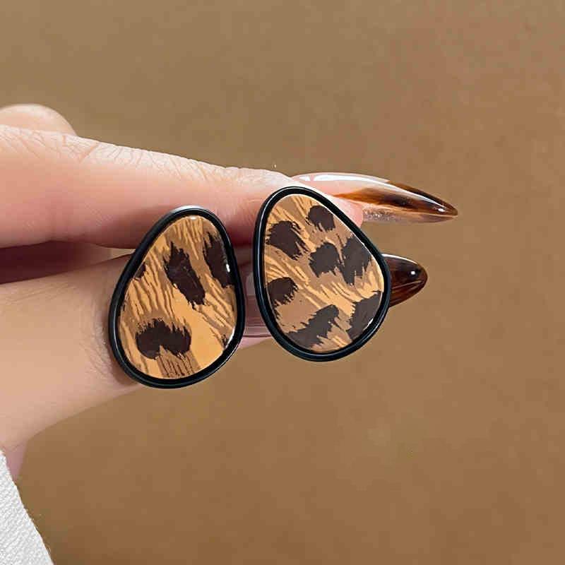 Silver needle simple leopard print geometric stud earrings popular new versatile earrings retro fashion niche earrings