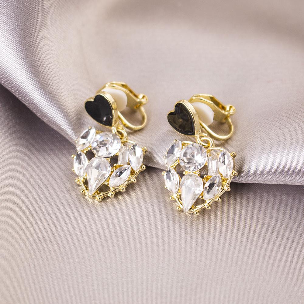 Elegant Clip-On Triangle Earrings for Non-Pierced Ears - Versatile, Light Luxury for Everyday Wear.