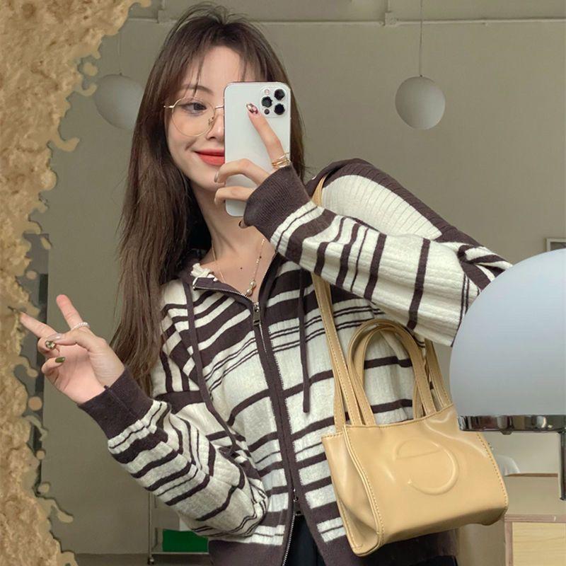 

Трикотажное пальто с капюшоном и двойной молнией, осень 2022, новый дизайн, свободный топ в полоску, женский повседневный кардиган с длинными рукавами, женский свитер One Size темно-коричневого