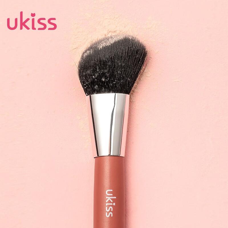 Ukiss Large Angled Contour Brush for Foundation Setting, Blush, Highlighter, Concealer and Nose Shadow Blending, Soft-Bristle, 1 pack