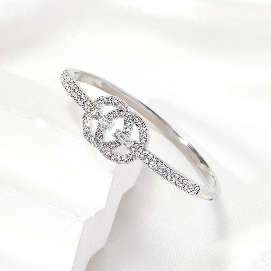 Korean Rhinestone Double Ring Bracelet - Elegant Women's Jewelry for Banquets, Handcrafted High-End Gift, Fresh European & American Style.