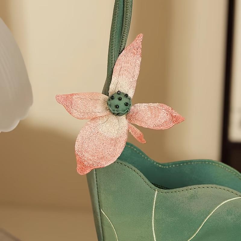 Petit Sac à Bandoulière Style Chinois pour Femmes Exquis Broderie Florale Sac à Main de Créateur avec Accents Lotus Libellule Léger Décontracté Formel Tenue