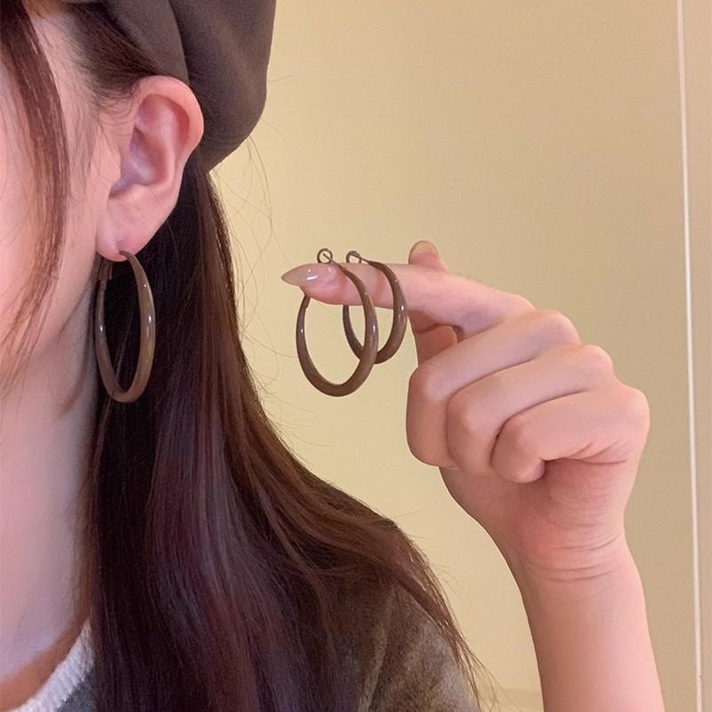 Popular Maillard Retro Coffee Earrings Women's Hong Kong Style Temperament High-end Earrings Internet Celebrity Same Ear Jewelry